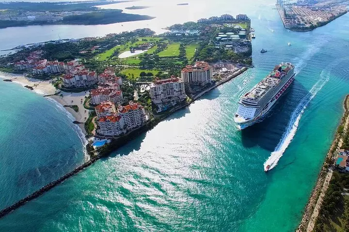 Romantic Miami Helicopter Tour with Champagne