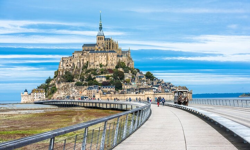 Image 1: Cherbourg à Mont Saint Michel: Visite privée jusqu'à 8 personnes