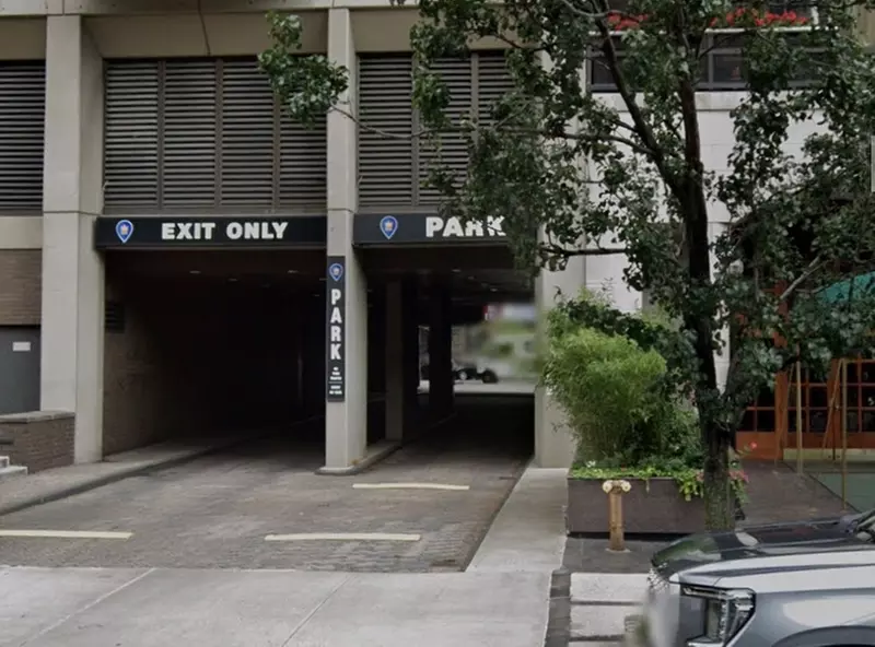 Parking at iPark - 453 E. 59th St. Garage