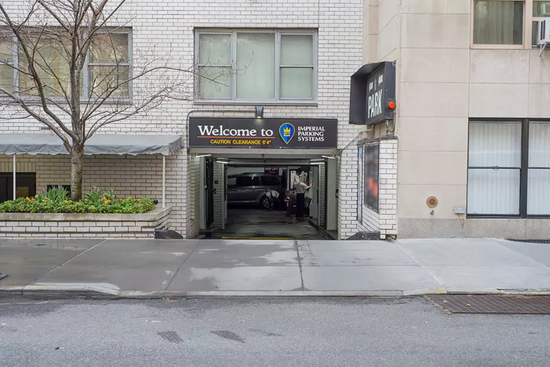 Parking at iPark - 650 Parking Corp. Garage
