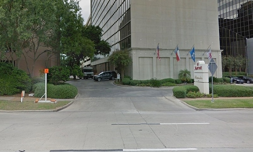 Image 3: Parking at Marriott West Loop Garage - Valet