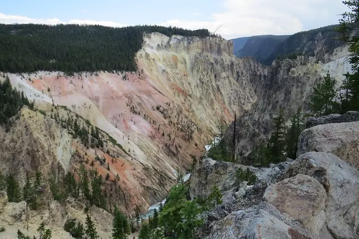 Yellowstone National Park - Full-Day Lower Loop Tour from West Yell...