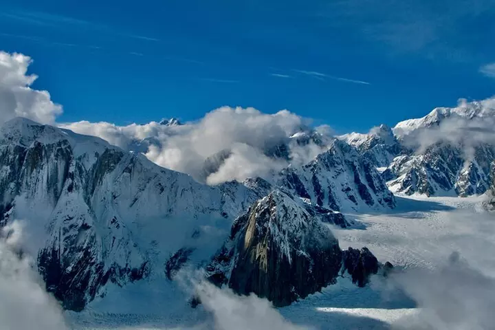 Small-Group Flight Denali National Park Tour with Guided Hike