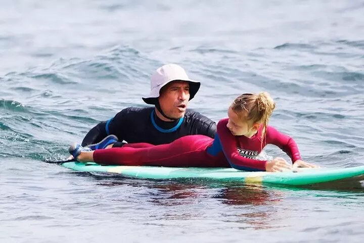 Clase de Surf Grupal en Playa de Las Américas con Fotografías