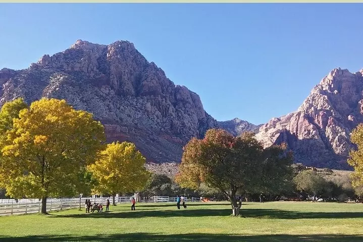 California desert, Red Rock Views and Seven Magic Mts