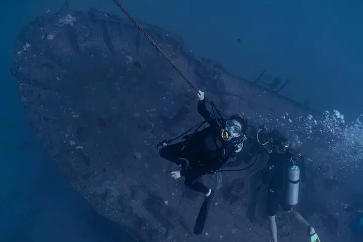 Certified Divers: Best 2-Tank Wrecks & Reef Boat Dive All Inclusive...