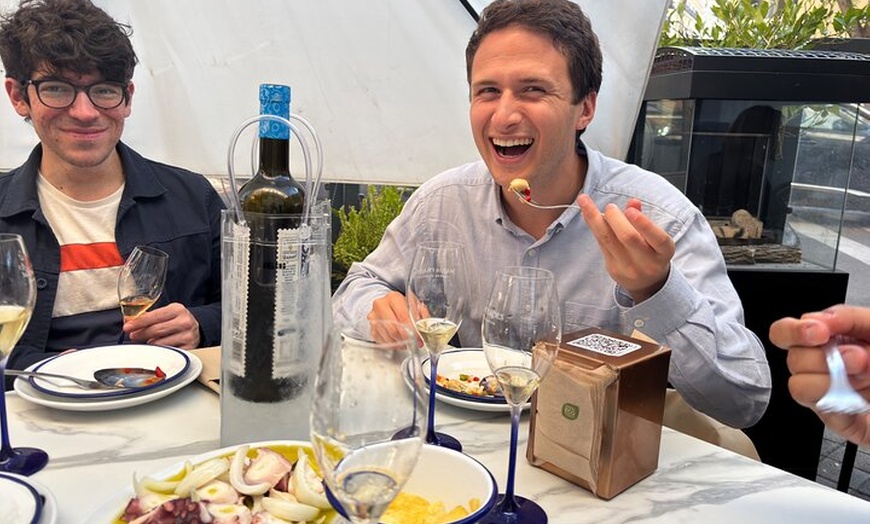 Image 2: Tour gastronómico moderno y auténtico de Madrid con maridaje de vinos