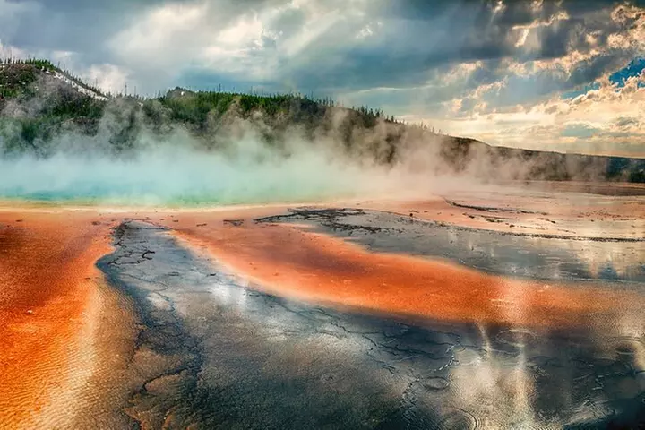 Yellowstone's Upper Geyser Basin: A Self-Guided Audio Tour