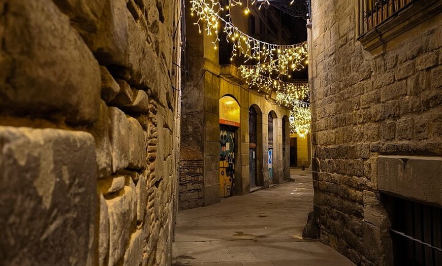 Image 5: Barcelona : Recorrido a pie por luces navideñas y calles ocultas