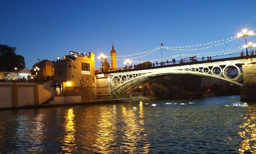 Image 10: Travesía en barco por el río Guadalquivir en Sevilla