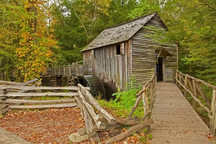 Cades Cove Sightseeing Self-Guided Driving Audio Tour