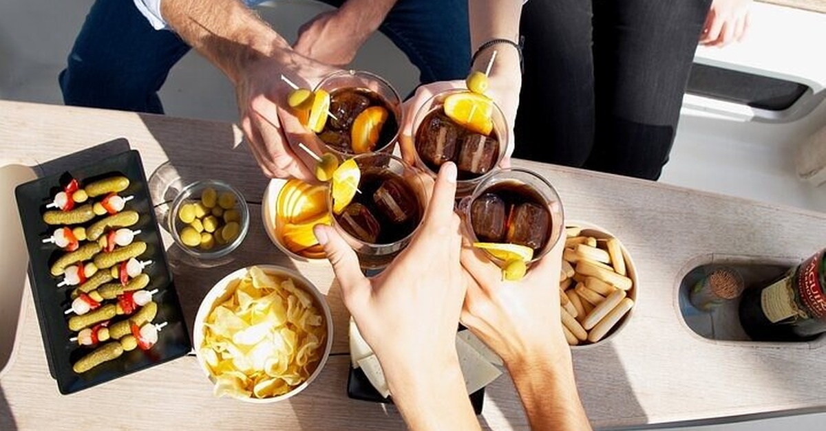 Experiencia de vermut en catamarán en Barcelona