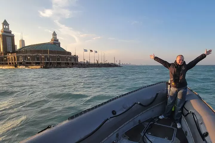 Small-Group Sightseeing Boat Tour in Chicago