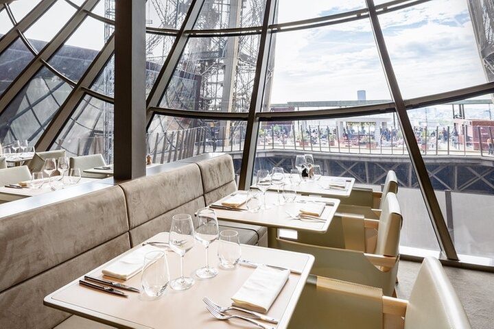 Paris Déjeuner tardif au restaurant Madame Brasserie de la Tour Eiffel