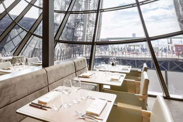 Paris Déjeuner tardif au restaurant Madame Brasserie de la Tour Eiffel