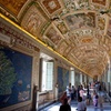 Image 1: Tour Saltafila del Vaticano e della Cappella Sistina con ingresso a...