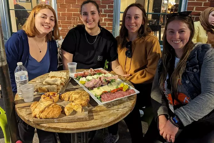 Baltimore Walking Foodie Tour in Fells Point