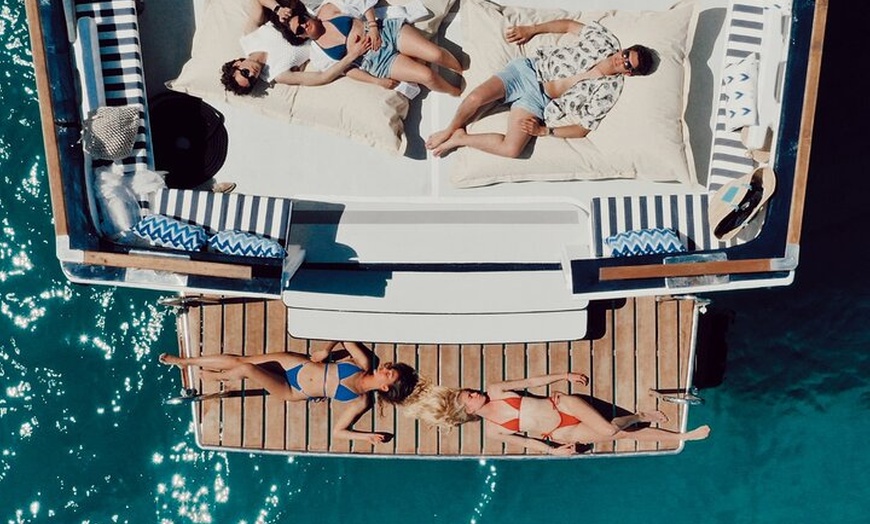 Image 3: Recorrido en Bote por la Bahía de Palma en la mañana con comida