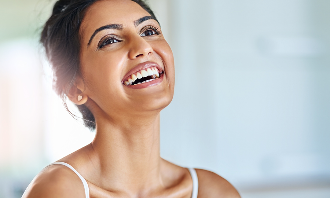 woman-with-long-neck-looking-up-and-smiling