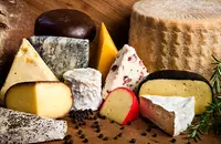 A Cheese Pairing Guide for Wine, Beer, and Fruit