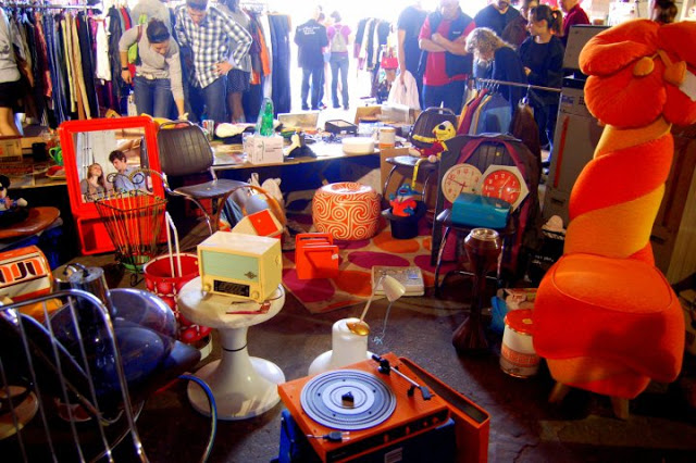 Marché de la mode vintage à Lyon : voyage dans le temps
assuré