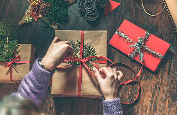 How to Gift Wrap a Candle