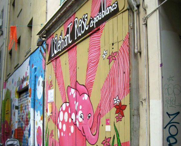 L'Eléphant Rose à Poids Blancs Marseille