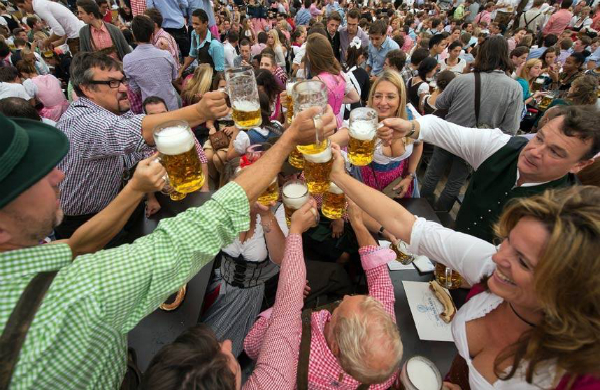 Oktoberfest Glasgow - Beer, Bratwurst and Oompah!