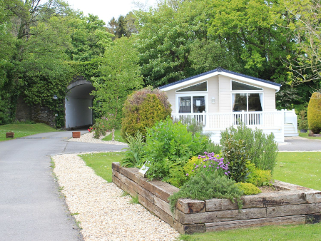 Luxury lodge with hot tub Cornwall