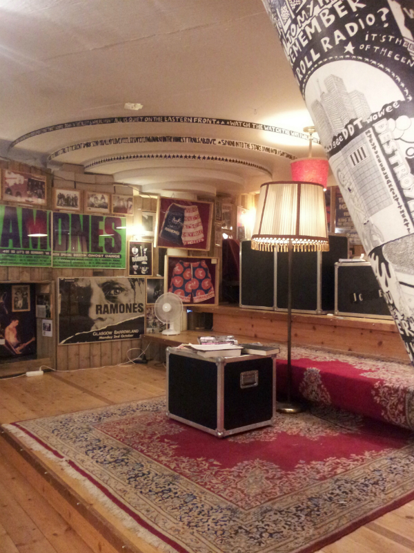 Ramones Museum Berlin, Bühne