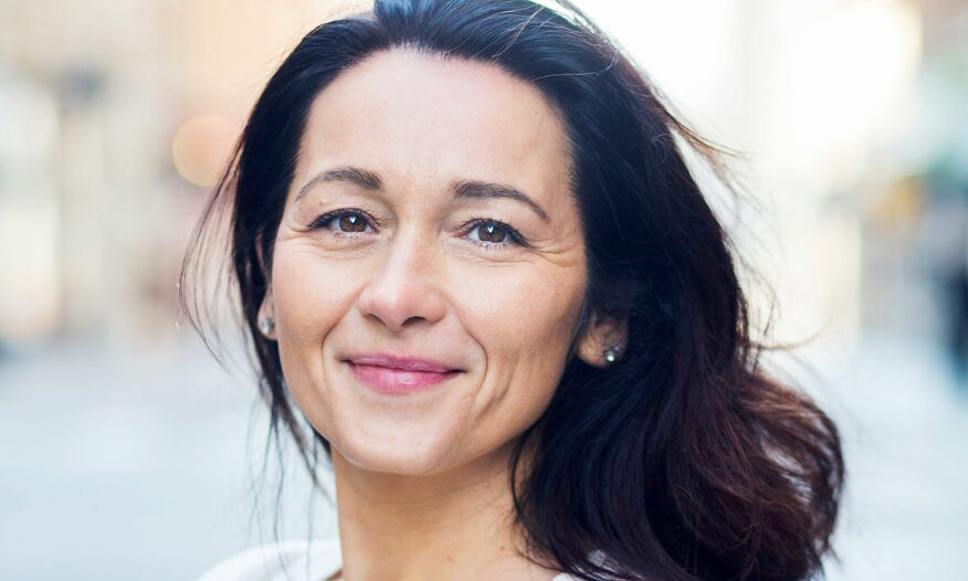 older woman with wrinkles smiling
