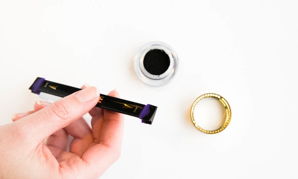 eyeliner-stamp-with-cushion-pot