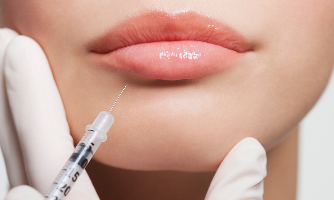 Woman_Getting_Injections_Under_the_Lips