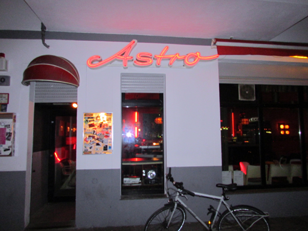 Unterwegs in den Straßen Berlins: Simon-Dach-Straße