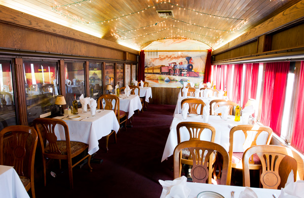 historic-chicago-restaurants-inside-old-railroad-buildings