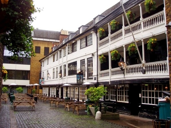 outdoor pub london