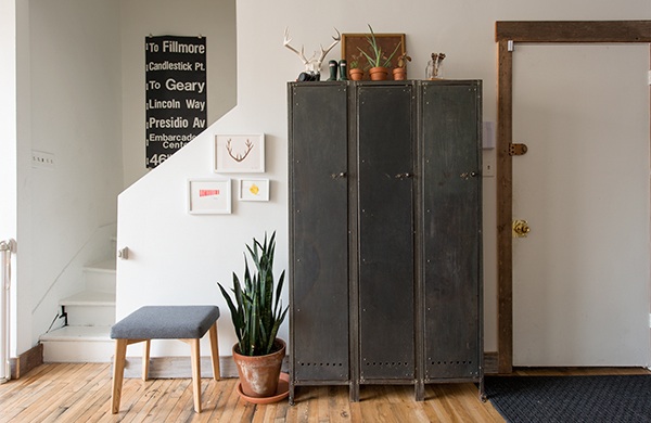 inside-the-photogenic-home-of-two-pro-photographers_mudroom_600c390