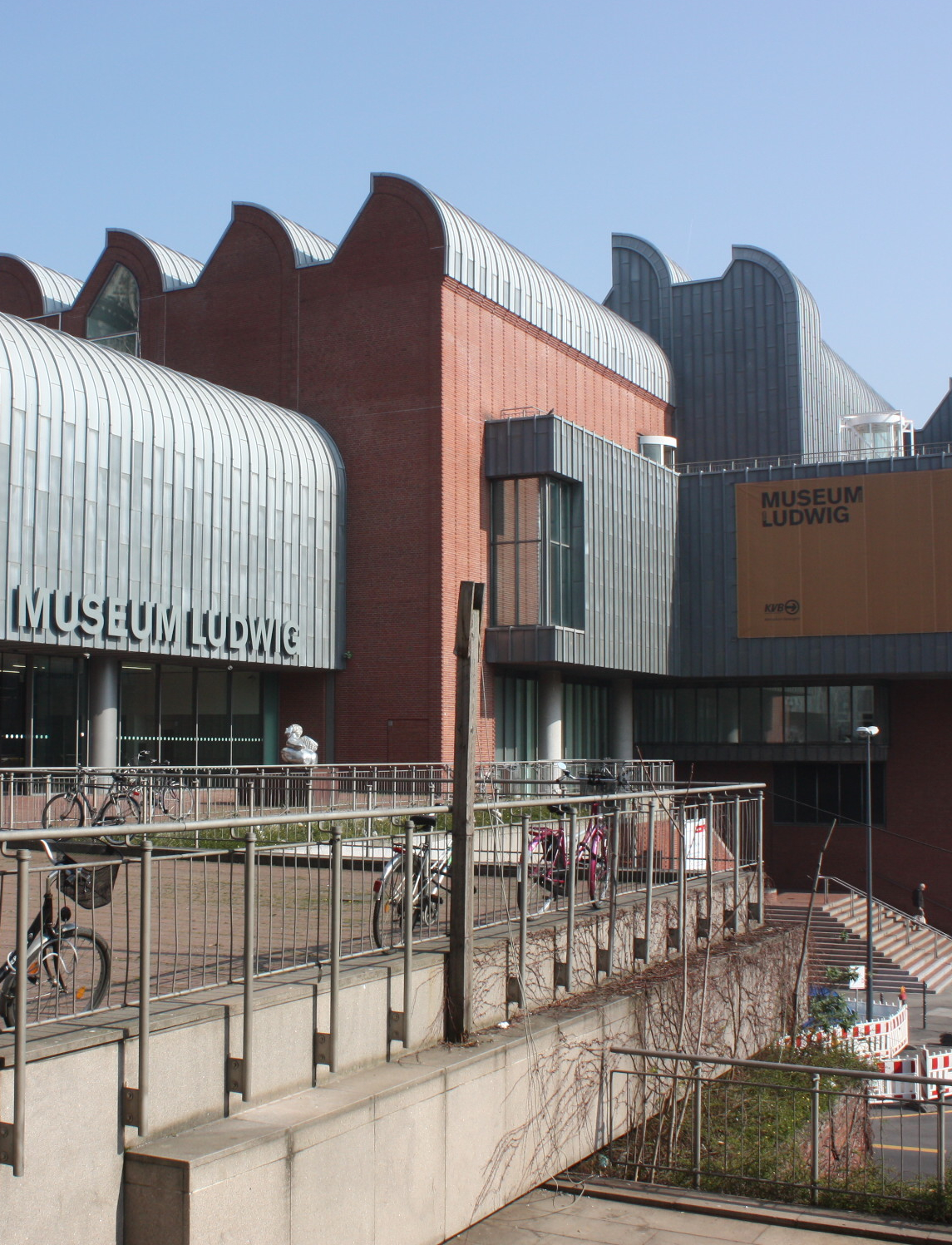 Moderne Architektur vom Kölner Museum Ludwig