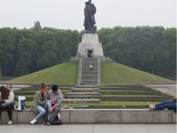 Treptower Park - von der Liegewiese bis zum Sowjetischen Ehrenmal