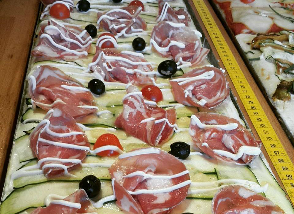 Pizza au mètre et maîtres de la pizza !