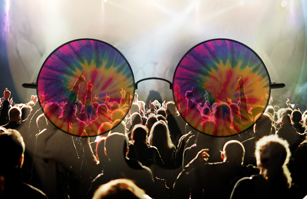 Grateful Dead Freaks (Re)Unite! Tips and Itineraries for Chicago’s “Fare Thee Well” Concert