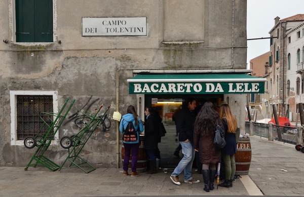 Il Bacareto da Lele, una delle istituzioni per mangiare a di Venezia