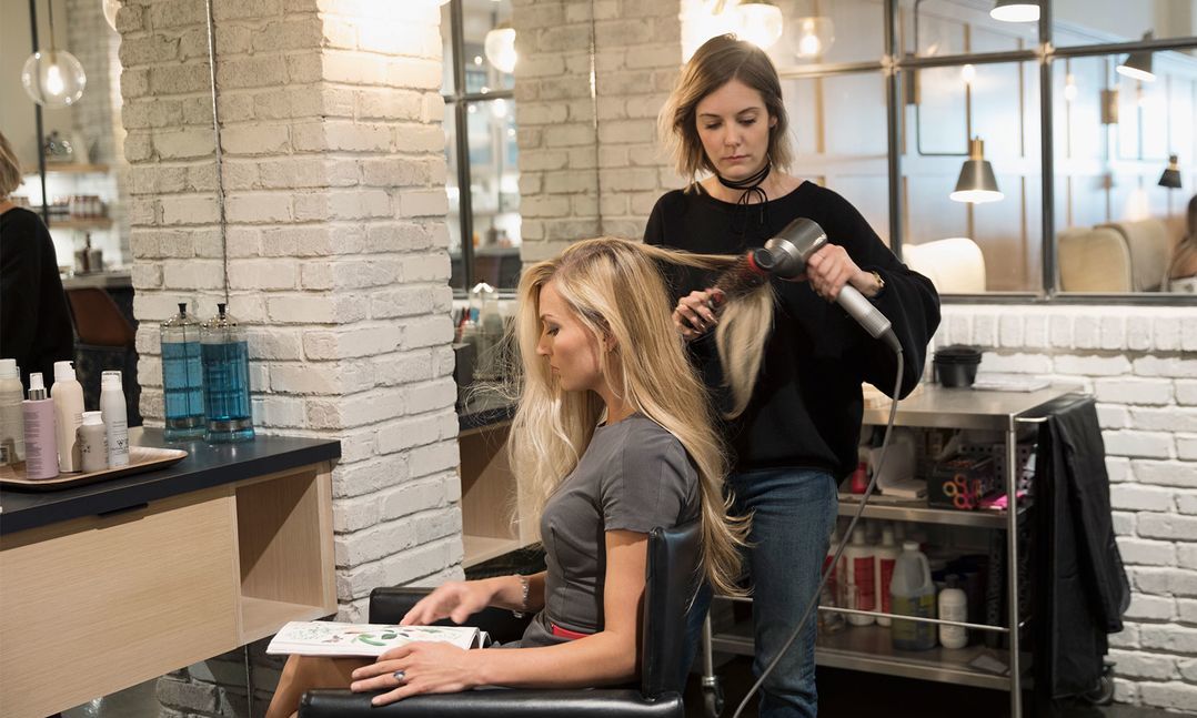 Dry bar outlet updo