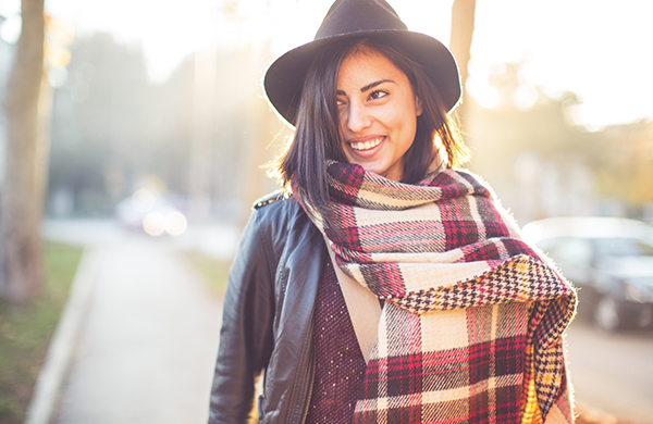 brunette woman outside wearing fall autum layered outfit hat leather jacket sweater blanket scarf 1 jpg