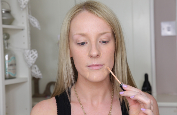 Flawless Makeup in 10 Easy Steps - Concealer