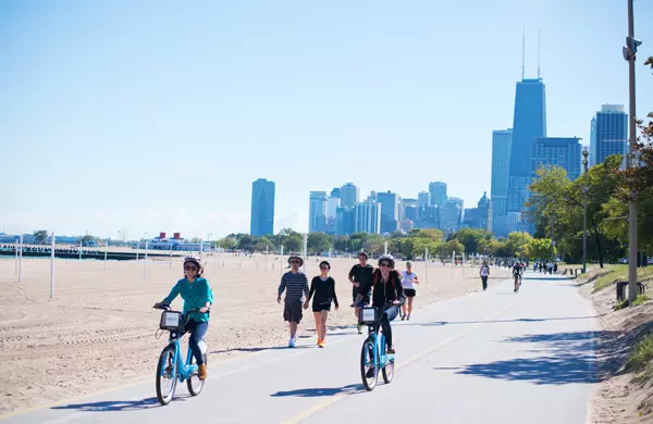 A-First-Timers-Guide-to-Divvy-Biking_bikers2_600c390
