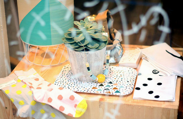 Vitrine les Filles au Balcon