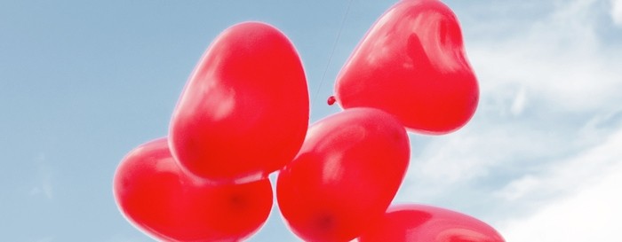 rote Herzballons