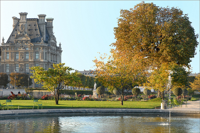 Pause déjeuner dans un jardin de Paris...