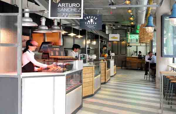 Mercado San Ildefonso, street market en
Madrid